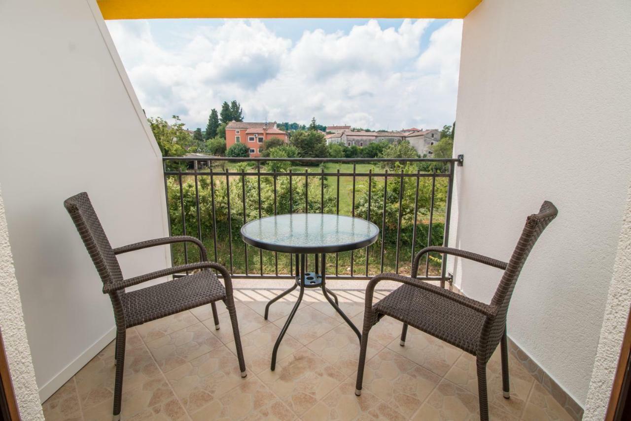 Nice Place Rovigno Esterno foto